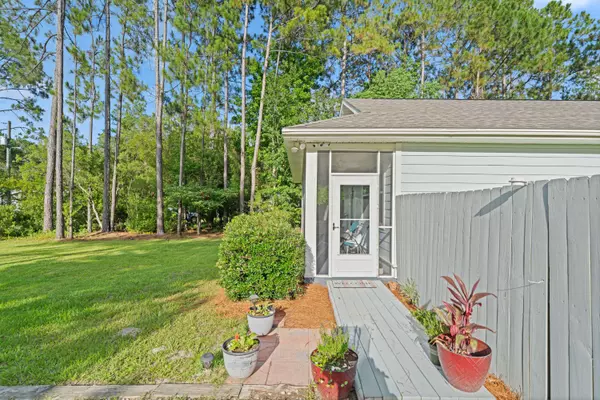 56 Quail Court, Freeport, FL 32439