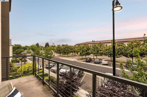 203 Burbank St, Hayward, CA 94541