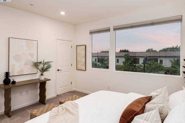 203 Burbank St, Hayward, CA 94541