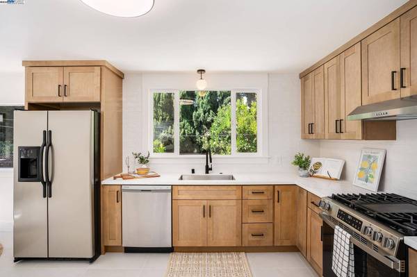 5731 Hermann St, Oakland, CA 94609