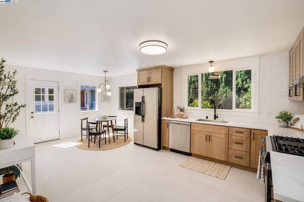 5731 Hermann St, Oakland, CA 94609