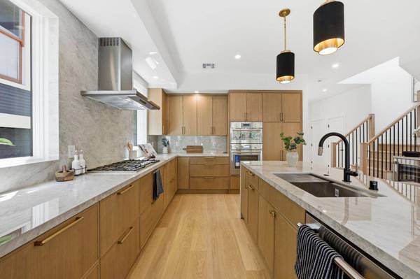 2753 Mathews ST, Berkeley, CA 94702