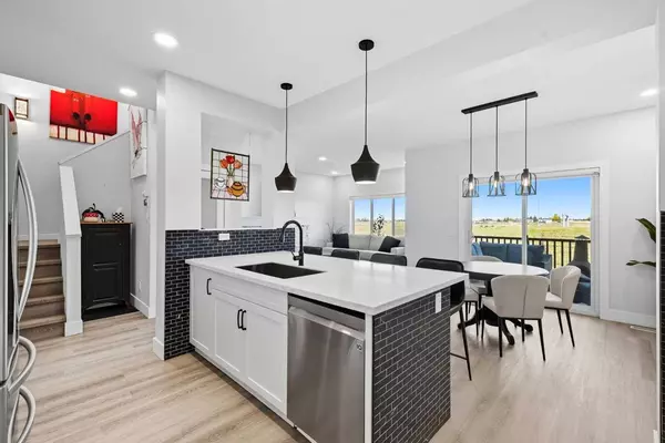 78 Copperpond ST SE, Calgary, AB T2Z 1J2