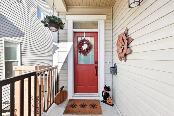 78 Copperpond ST SE, Calgary, AB T2Z 1J2