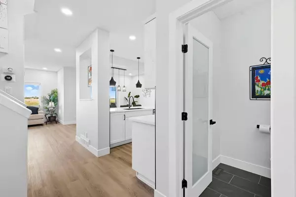 78 Copperpond ST SE, Calgary, AB T2Z 1J2