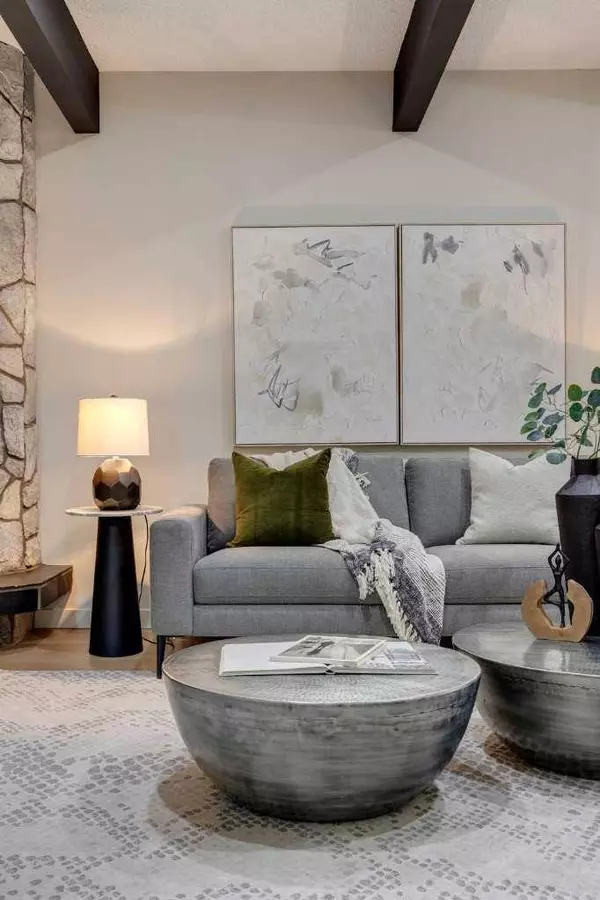 7166 18 ST SE #4, Calgary, AB T2C 1Y9