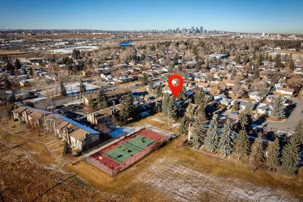 7166 18 ST SE #4, Calgary, AB T2C 1Y9