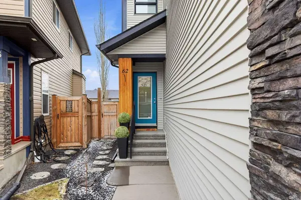 62 Walden CT SE, Calgary, AB T2X 0N8