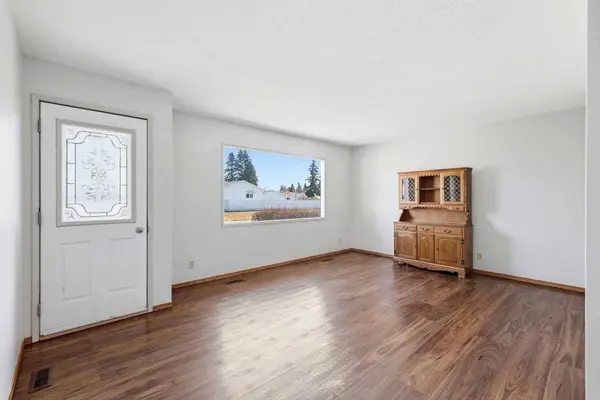 4314 54 AVE, Olds, AB T4H 1B6