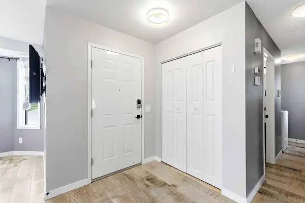 212 Harvest Wood WAY NE, Calgary, AB T3K 3X7