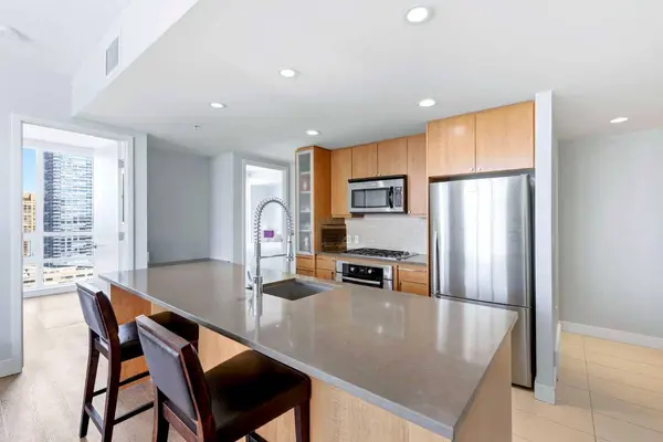 1118 12 AVE SW #1902, Calgary, AB T2R 0P4