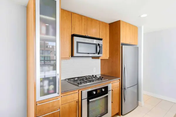 1118 12 AVE SW #1902, Calgary, AB T2R 0P4