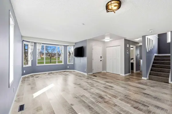 212 Harvest Wood WAY NE, Calgary, AB T3K 3X7