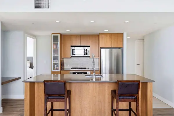 1118 12 AVE SW #1902, Calgary, AB T2R 0P4