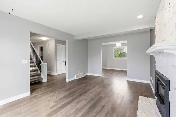 1240 Meadowbrook DR SE, Airdrie, AB T4A 1W5