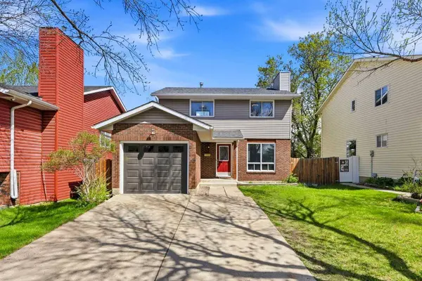 1240 Meadowbrook DR SE, Airdrie, AB T4A 1W5