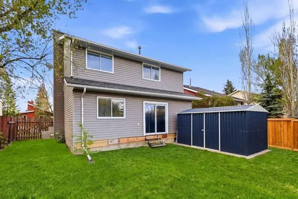 1240 Meadowbrook DR SE, Airdrie, AB T4A 1W5