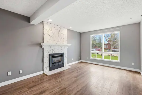 1240 Meadowbrook DR SE, Airdrie, AB T4A 1W5