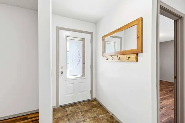 1251 Hunterquay HL NW, Calgary, AB T2K 4T3