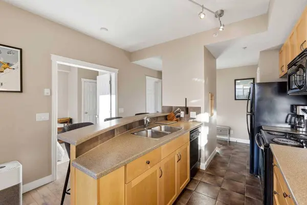 990 Centre AVE NE #536, Calgary, AB T2E 2M9