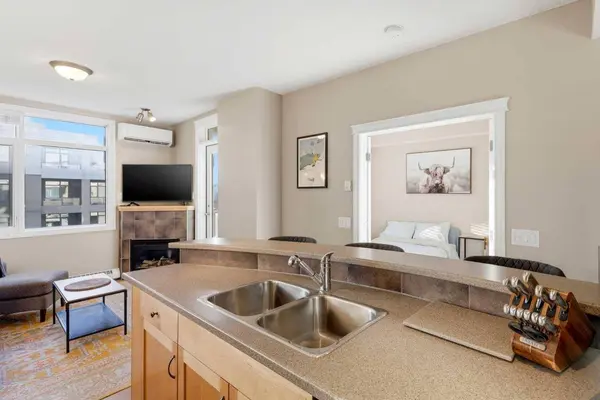 990 Centre AVE NE #536, Calgary, AB T2E 2M9