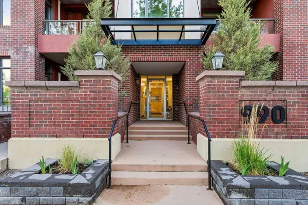 990 Centre AVE NE #536, Calgary, AB T2E 2M9