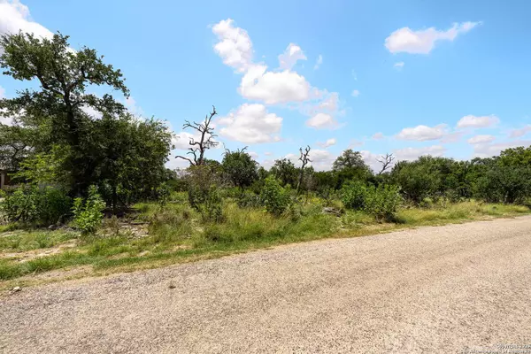 211 Spring Rd, Fredericksburg, TX 78624