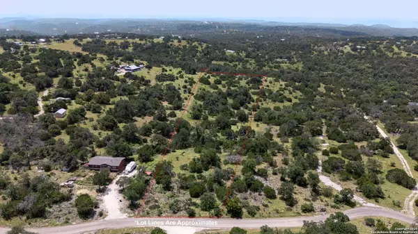 211 Spring Rd, Fredericksburg, TX 78624