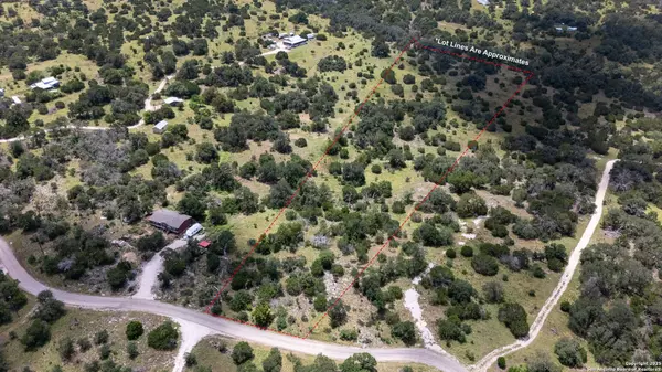 211 Spring Rd, Fredericksburg, TX 78624
