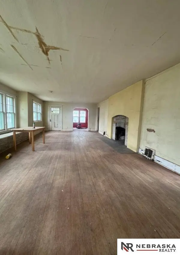 7717 North 39th Street, Omaha, NE 68112