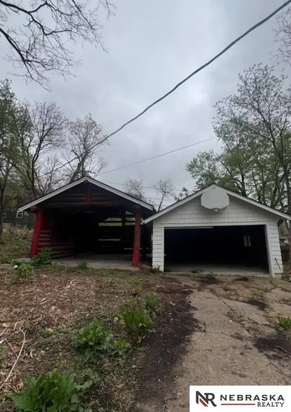 7717 North 39th Street, Omaha, NE 68112