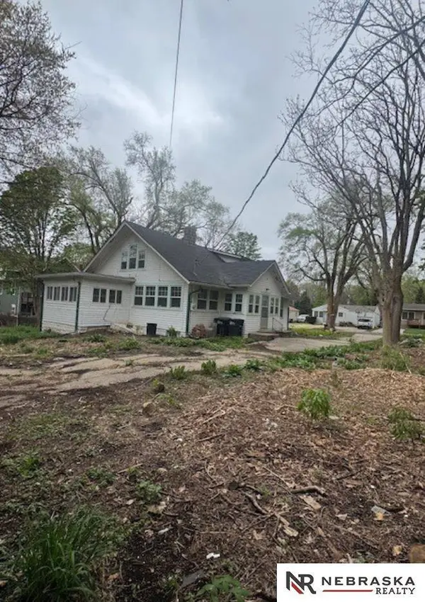 7717 North 39th Street, Omaha, NE 68112