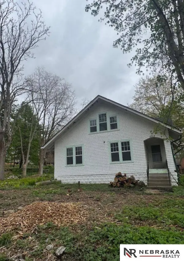 7717 North 39th Street, Omaha, NE 68112