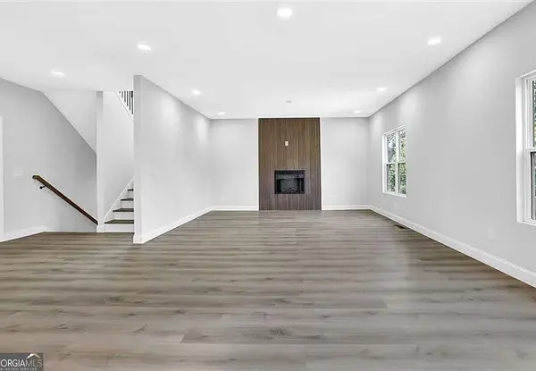 5719 Calm Valley Pt, Flowery Branch, GA 30542-8403