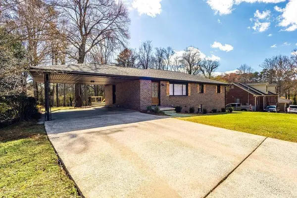 3253 Shadowridge DR SW, Marietta, GA 30008