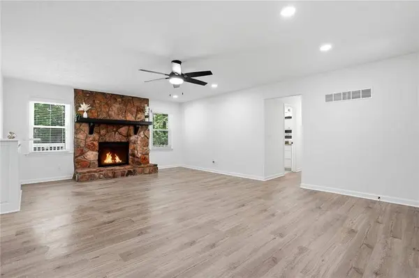 408 Riverlake CT, Woodstock, GA 30188