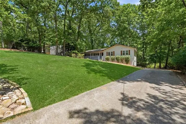 408 Riverlake CT, Woodstock, GA 30188
