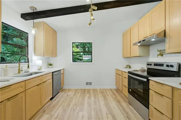 411 Hunters LN, Woodstock, GA 30189