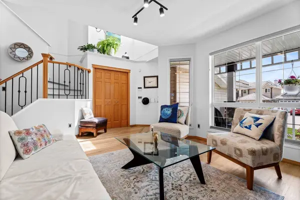 43 Springbank VW SW, Calgary, AB T3H 4J5