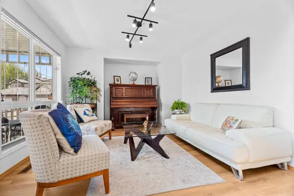 43 Springbank VW SW, Calgary, AB T3H 4J5