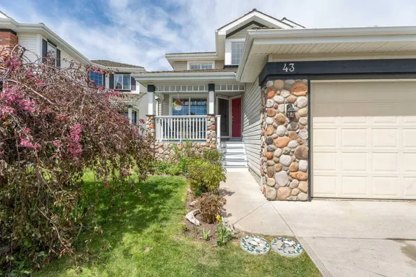 43 Springbank VW SW, Calgary, AB T3H 4J5