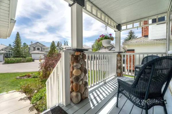 43 Springbank VW SW, Calgary, AB T3H 4J5