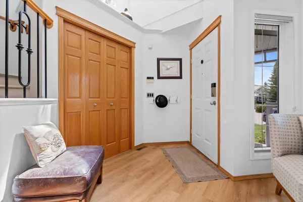 43 Springbank VW SW, Calgary, AB T3H 4J5