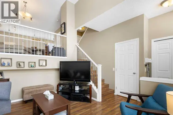 241 Elgin Gardens SE, Calgary, AB T2Z4T6