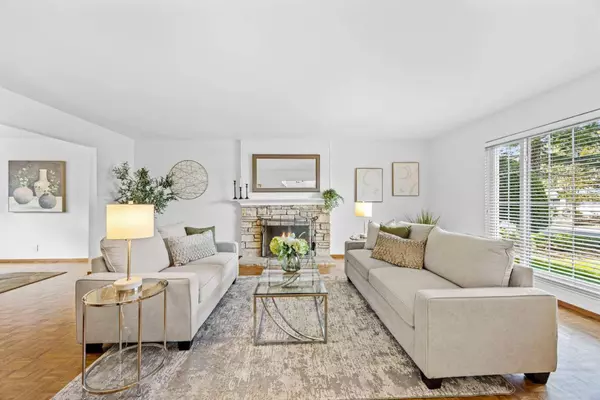 2713 Comstock CIR, Belmont, CA 94002