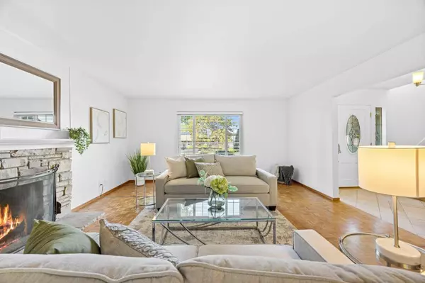 2713 Comstock CIR, Belmont, CA 94002