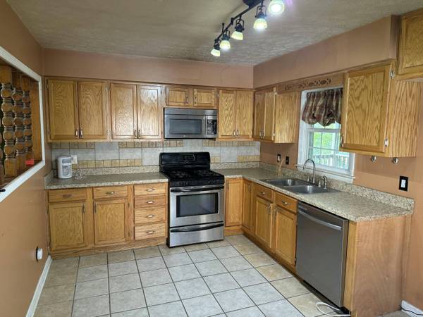 511 Pinewood Drive, Nicholasville, KY 40356