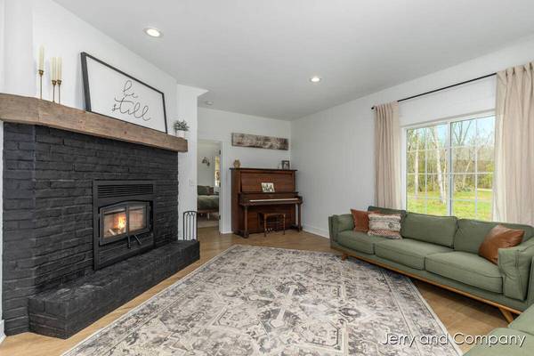 3670 Hunters Creek Drive, Hamilton, MI 49419