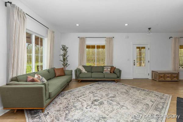 3670 Hunters Creek Drive, Hamilton, MI 49419