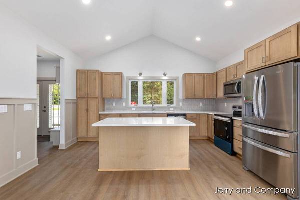 2076 W Lakewood Boulevard, Holland, MI 49424